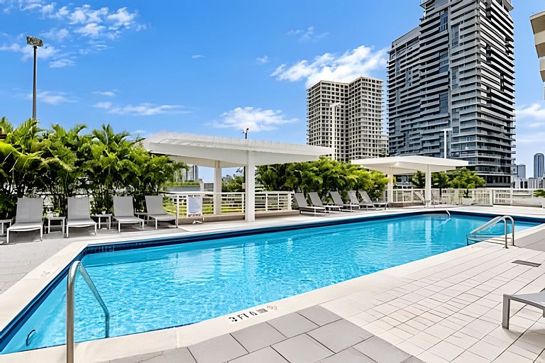 Modern 2BR in Midtown • Walk to Wynwood & Shops
