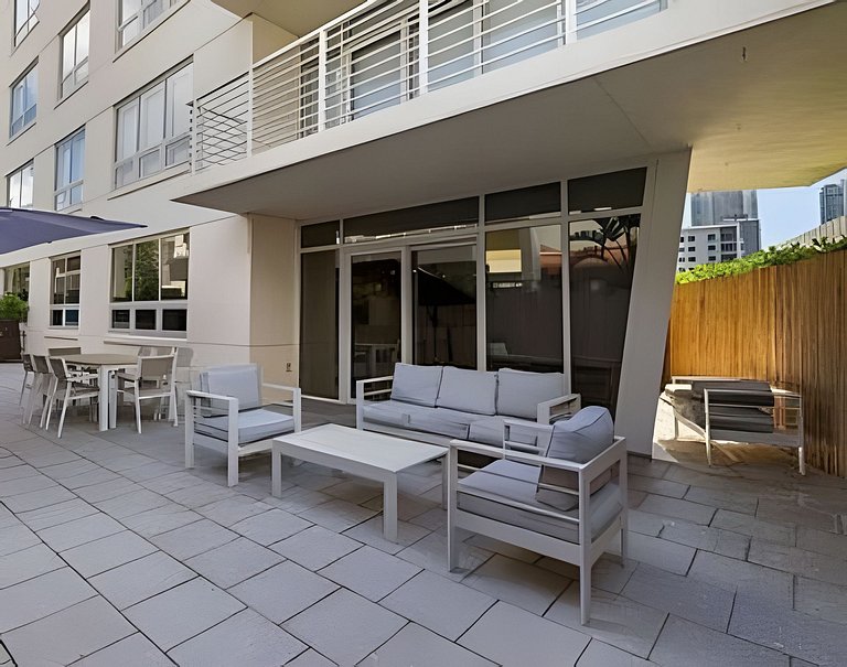 Huge 1,500sqft Lux 2BR • Walk to Design District