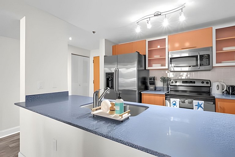 Brickell Bay Views • 25th Fl Condo • Pool & Gym