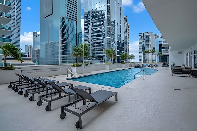 Brickell Bay Views • 25th Fl Condo • Pool & Gym