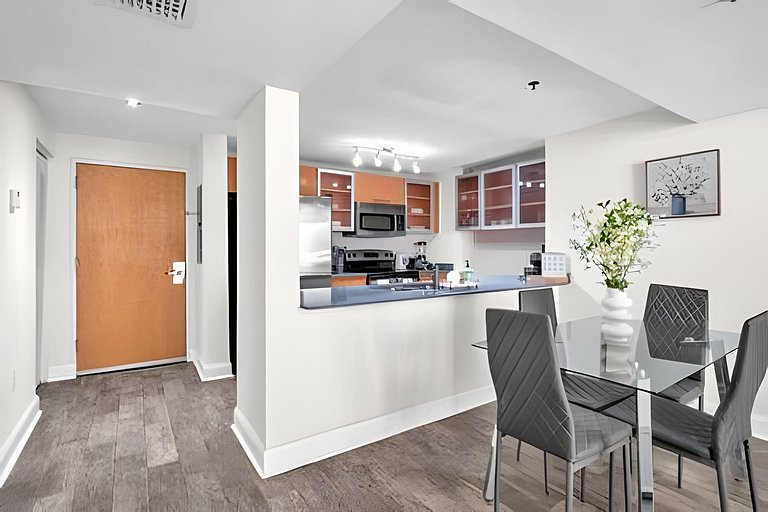 Brickell Bay Views • 25th Fl Condo • Pool & Gym