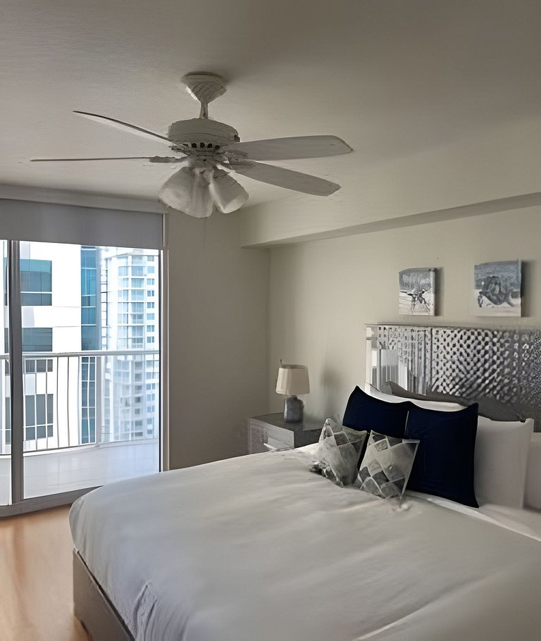 Brickell Bay Views • 25th Fl Condo • Pool & Gym