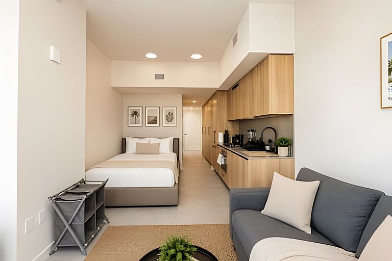 Sleek Downtown Studio • Rooftop Pool & Coworking
