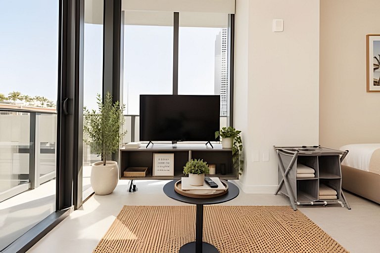 Sleek Downtown Studio • Rooftop Pool & Coworking
