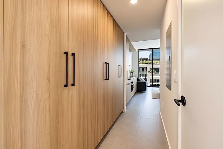 Sleek Downtown Studio • Rooftop Pool & Coworking