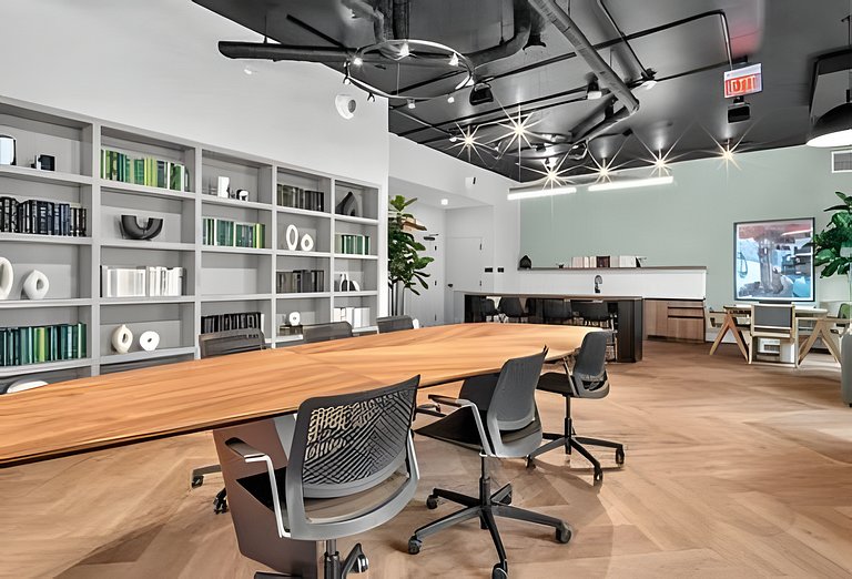 Sleek Downtown Studio • Rooftop Pool & Coworking