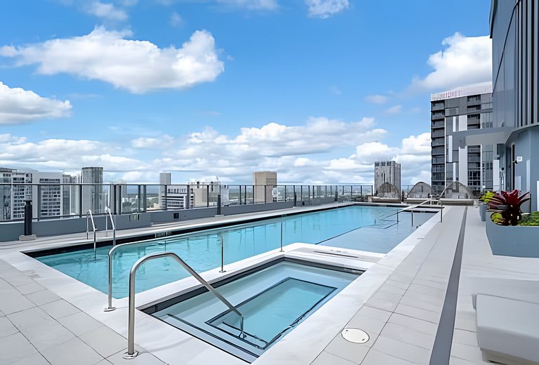 Epic Bay Views • 34th Fl Luxury 1BR • Rooftop Pool