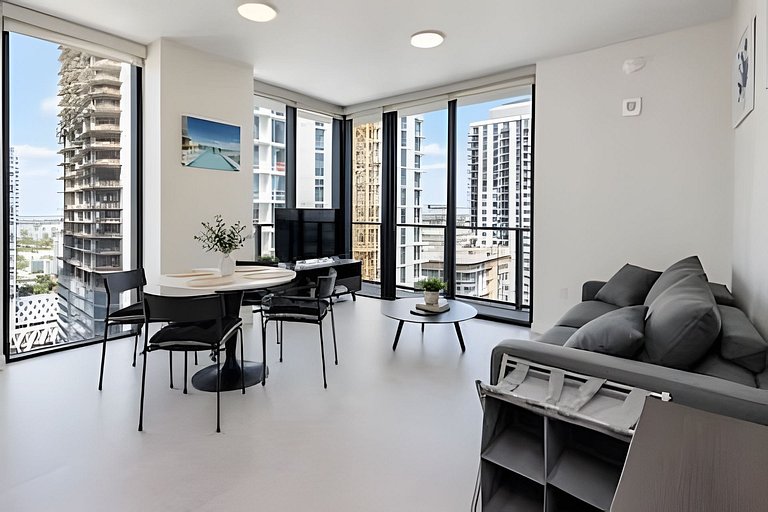 Epic Bay Views • 34th Fl Luxury 1BR • Rooftop Pool