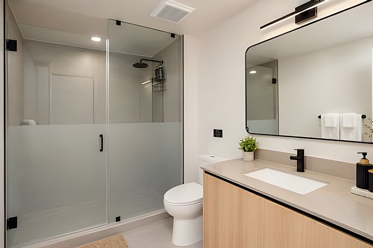 Epic Bay Views • 34th Fl Luxury 1BR • Rooftop Pool