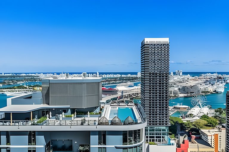 Epic Bay Views • 34th Fl Luxury 1BR • Rooftop Pool