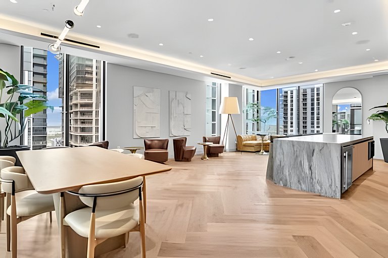 Epic Bay Views • 34th Fl Luxury 1BR • Rooftop Pool