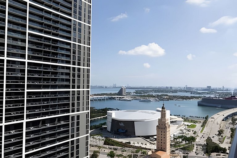 Epic Bay Views • 34th Fl Luxury 1BR • Rooftop Pool