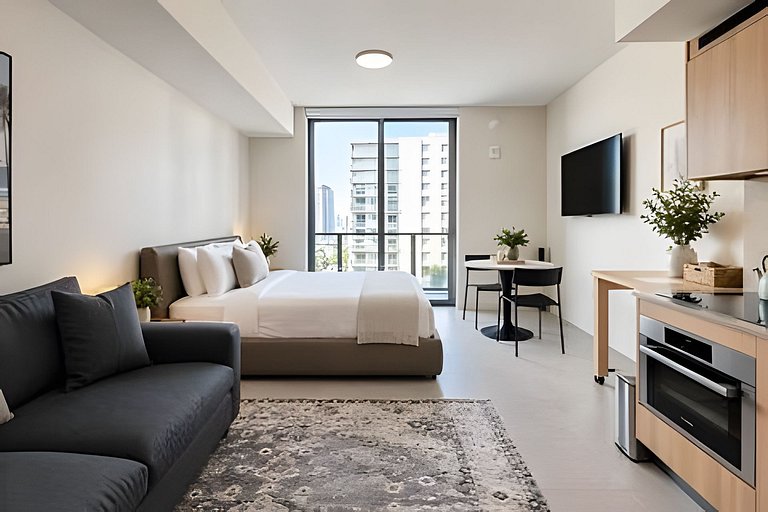 36th Floor Studio Sleeps 4•Hotel-Style Pool & Gym