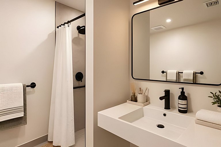 36th Floor Studio Sleeps 4•Hotel-Style Pool & Gym