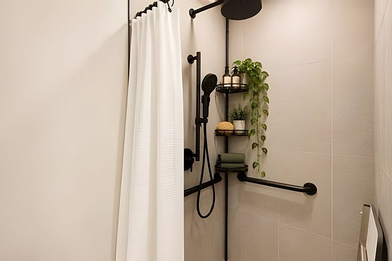 36th Floor Studio Sleeps 4•Hotel-Style Pool & Gym