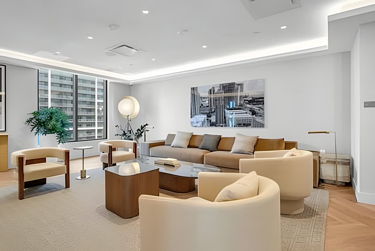 36th Floor Studio Sleeps 4•Hotel-Style Pool & Gym
