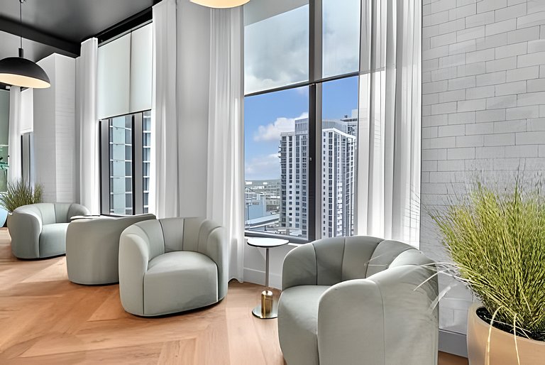 36th Floor Studio Sleeps 4•Hotel-Style Pool & Gym