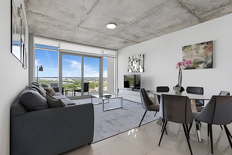 Modern 2BR in Midtown • Walk to Wynwood & Shops