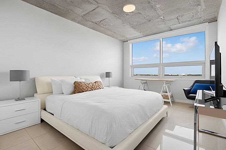 Modern 2BR in Midtown • Walk to Wynwood & Shops