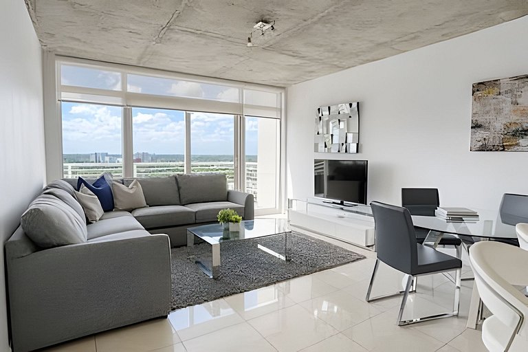Modern 2BR in Midtown • Walk to Wynwood & Shops