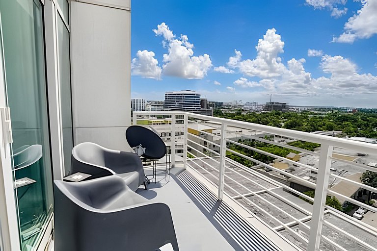 Modern 2BR in Midtown • Walk to Wynwood & Shops
