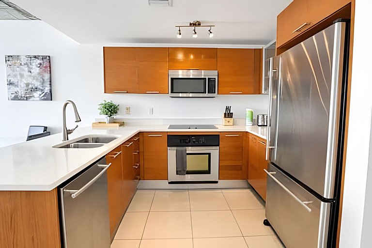 Modern 2BR in Midtown • Walk to Wynwood & Shops