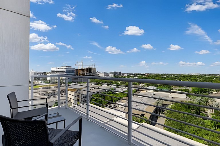 Modern 2BR in Midtown • Walk to Wynwood & Shops