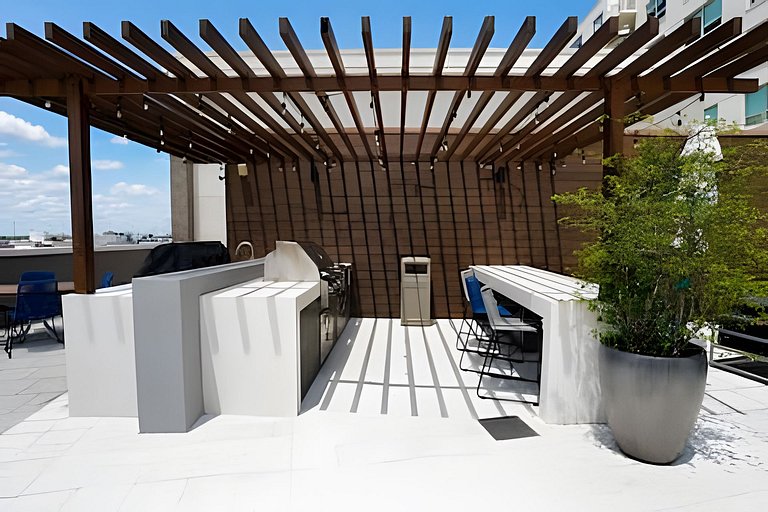 Modern 2BR in Midtown • Walk to Wynwood & Shops