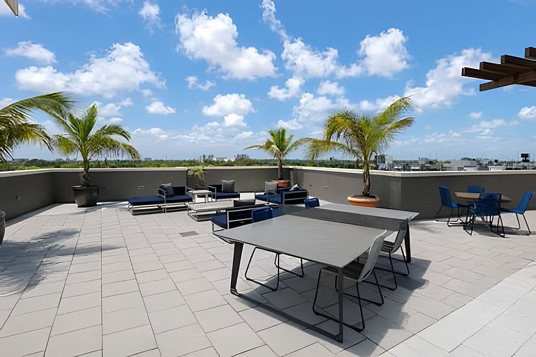Modern 2BR in Midtown • Walk to Wynwood & Shops