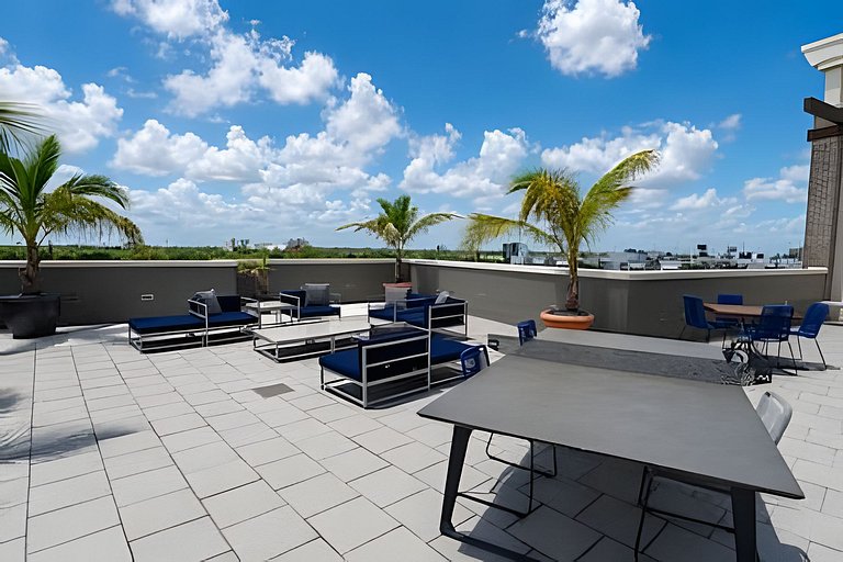 Modern 2BR in Midtown • Walk to Wynwood & Shops