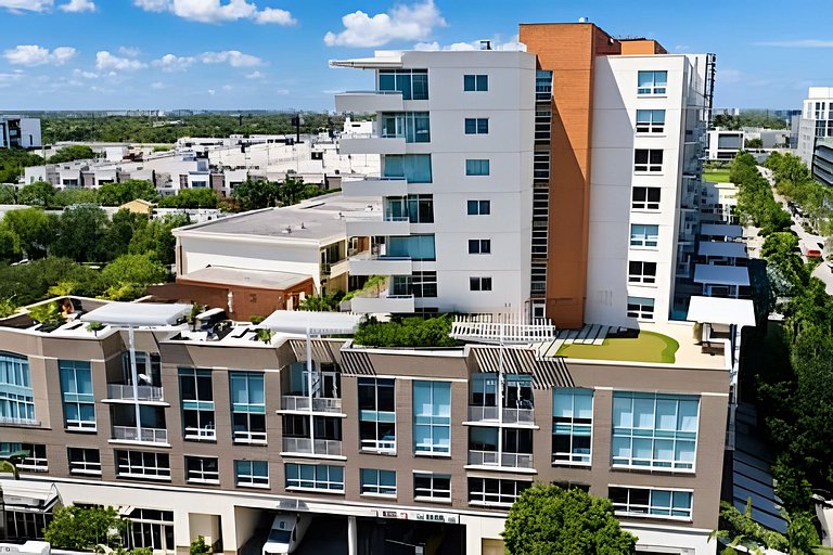 Modern 2BR in Midtown • Walk to Wynwood & Shops