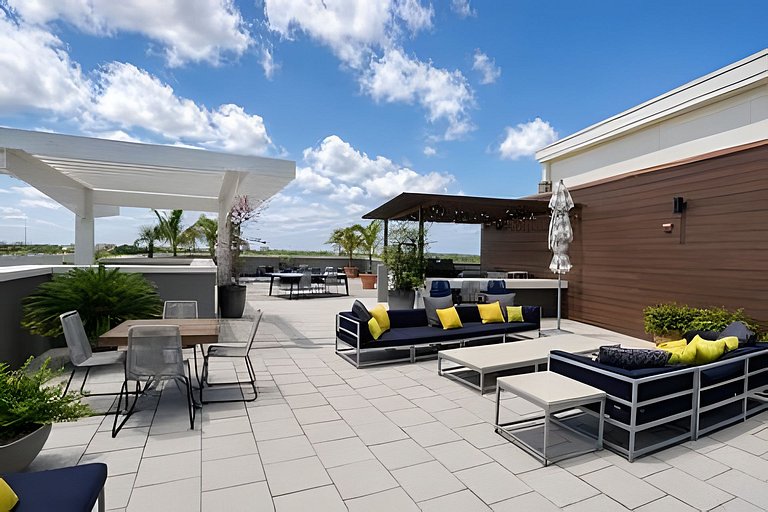 Modern 2BR in Midtown • Walk to Wynwood & Shops