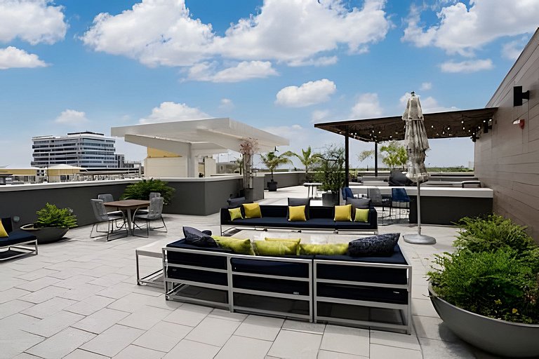 Modern 2BR in Midtown • Walk to Wynwood & Shops