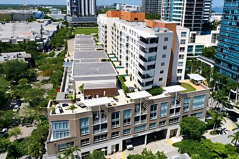 Modern 2BR in Midtown • Walk to Wynwood & Shops