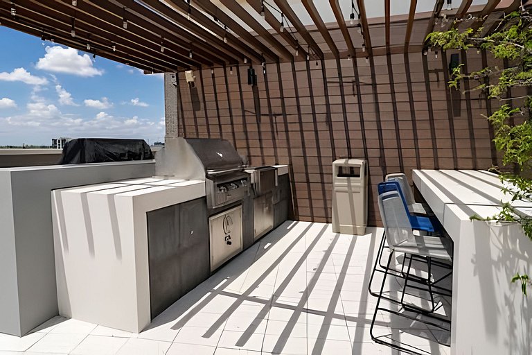 Modern 2BR in Midtown • Walk to Wynwood & Shops