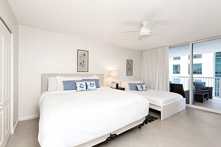 Brickell 1BR • Pool • High Floor • Walk to All