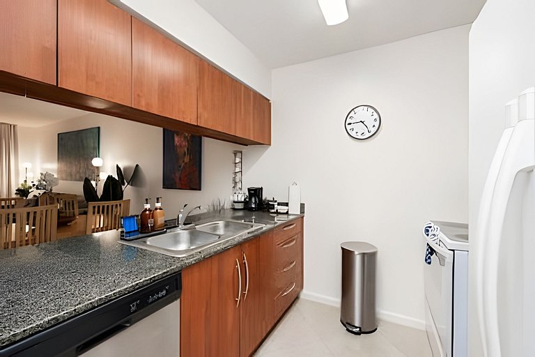 Brickell 1BR • Pool • High Floor • Walk to All