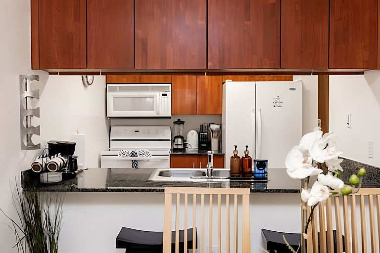 Brickell 1BR • Pool • High Floor • Walk to All
