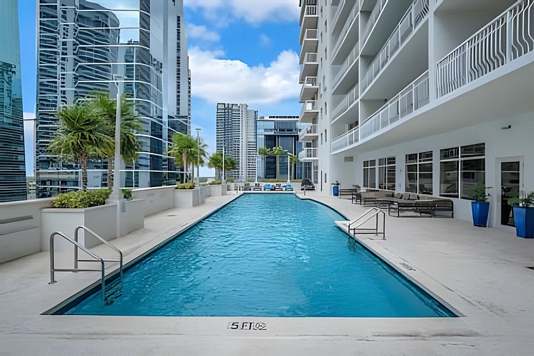 Brickell 1BR • Pool • High Floor • Walk to All