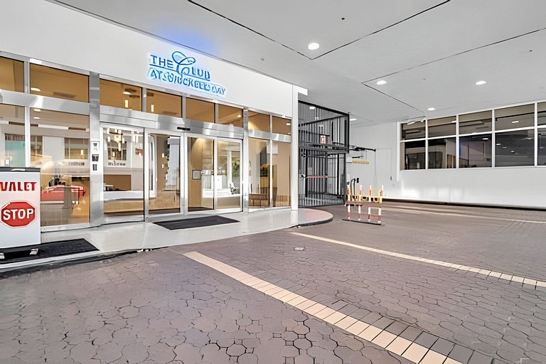Brickell 1BR • Pool • High Floor • Walk to All
