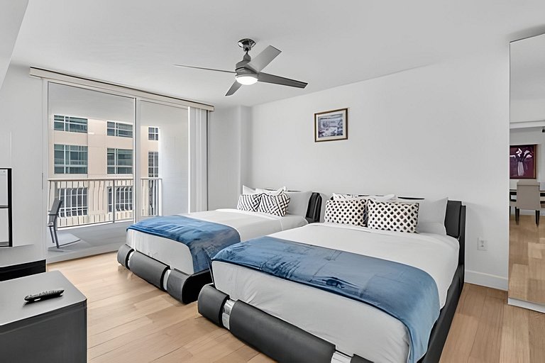 Stylish Brickell Apartment • Sleeps 5 FREE Parking