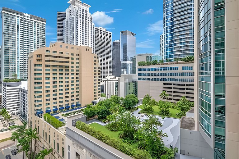Stylish Brickell Apartment • Sleeps 5 FREE Parking