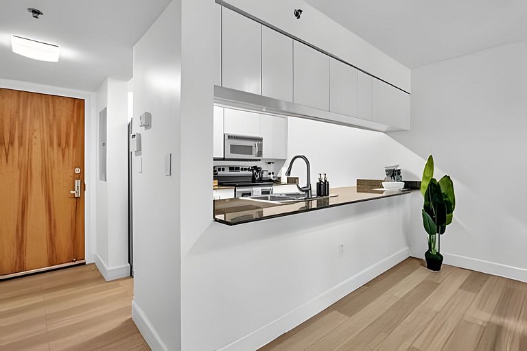 Stylish Brickell Apartment • Sleeps 5 FREE Parking