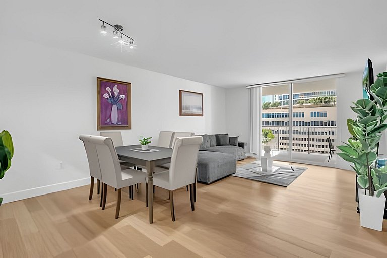 Stylish Brickell Apartment • Sleeps 5 FREE Parking