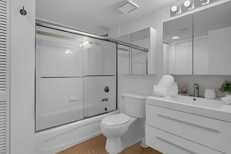 Stylish Brickell Apartment • Sleeps 5 FREE Parking