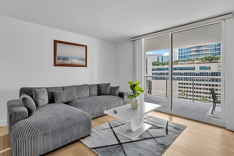 Stylish Brickell Apartment • Sleeps 5 FREE Parking