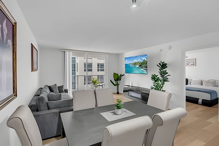 Stylish Brickell Apartment • Sleeps 5 FREE Parking