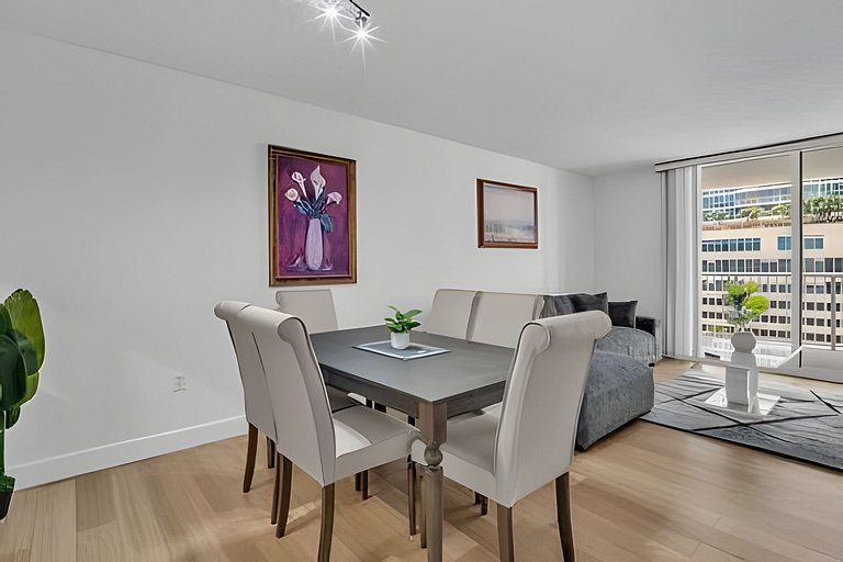 Stylish Brickell Apartment • Sleeps 5 FREE Parking