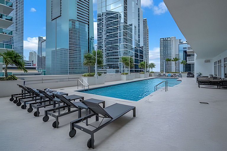 Stylish Brickell Apartment • Sleeps 5 FREE Parking