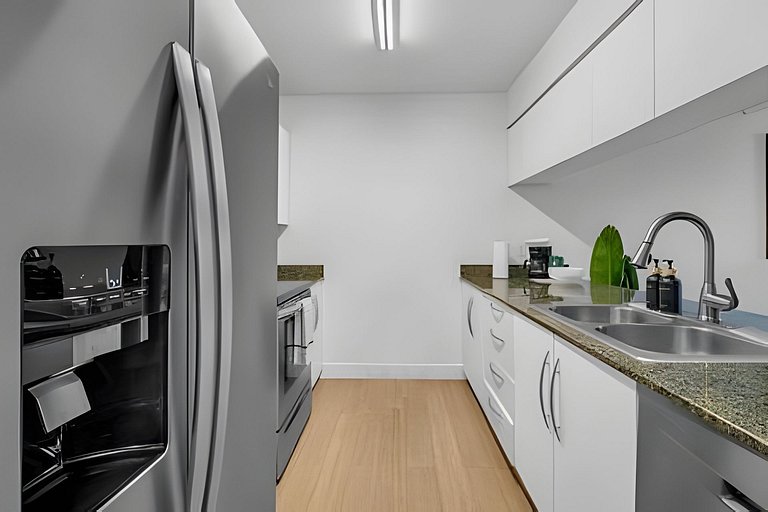 Stylish Brickell Apartment • Sleeps 5 FREE Parking
